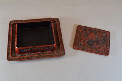 null Red lacquer box with Chinese decoration and its tray



Box: H. 4,5 cm; W. 13...