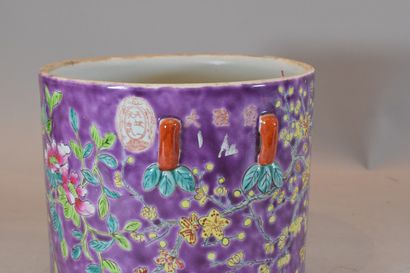 null CHINA

Covered pot, plum background with flowering branches