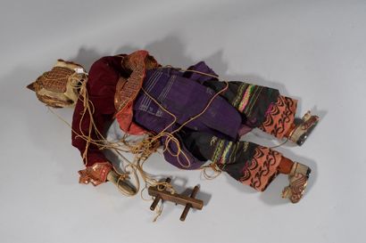 null BURMA, 1930s,

Marionette, terracotta head, wooden hands and feet

Height: 67...