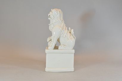 null Ceramic chimera seated and resting its paw on the power ball



H. 11 cm; W....