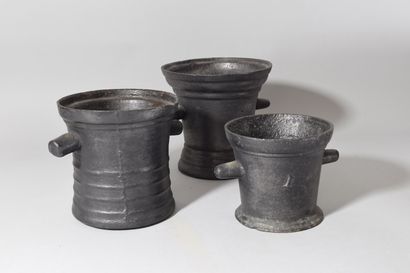 null Set of three mortars 

H: 15 cm - D: 15 cm ; H: 13 cm - D: 13 cm ; H: 10 cm...