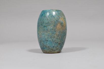 null Modern copy

Egyptian vase with green glaze and hieroglyphs

H: 8,5 cm