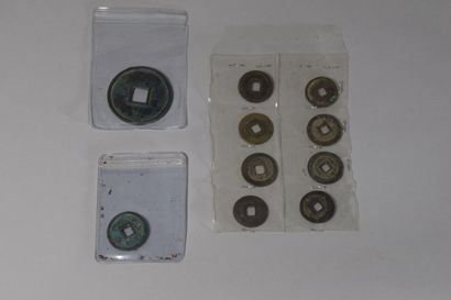 null CHINA

Ten metal sapèques 

Accidents: oxidation

Eight pieces D: 2 cm ; One...