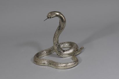 null Lot including:

- 2 porcelain fawn heads (H: 27 cm), 

- 1 metal cobra (H: 15...