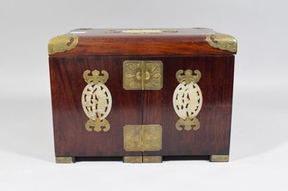 null 20th century

Jewelry chest in exotic wood and inlaid with carved jadeite plates....