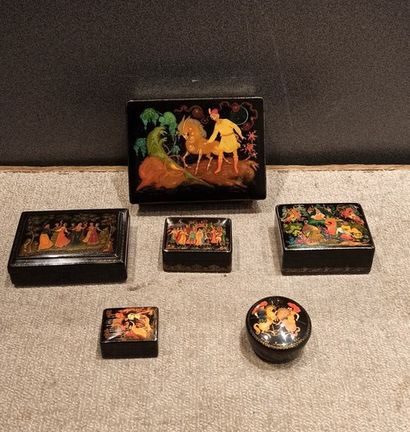 null Set of small lacquered boxes decorated with genre scenes