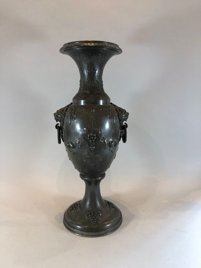 null A large metal vase decorated with grapevines, lion heads,

H.:60 cm