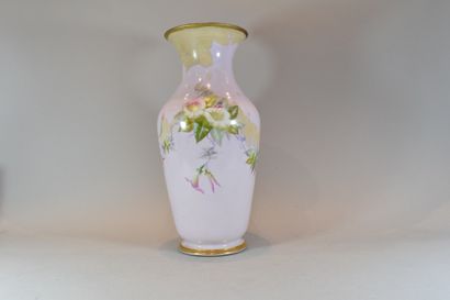 null Vase en porcelaine décoré d'une scène "Le petit prédicateur"

H. 44 cm - D....