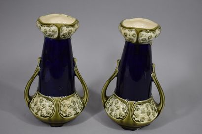 null DE BRUYON Gustave

Two vases and a planter 

Earthenware 

Vase height : 26.5...