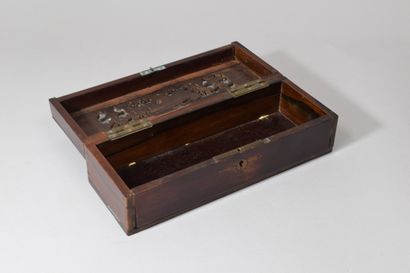null CHINA ?

Wooden box, openwork lid decorated with a hare

H.: 8 cm - W.: 27 cm...