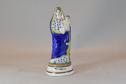 null Vierge à l'enfant en faïence " Sainte Marie " sur la base. 

H.: 22 cm. 

E...