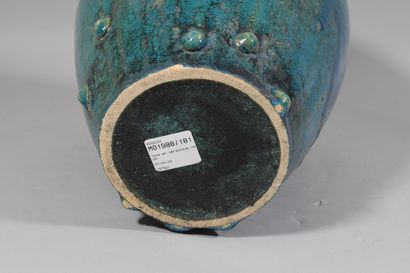 null Vase en céramique vernissée turquoise

H: 27 cm

Petits accidents