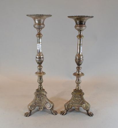 null Pair of silver plated candlesticks

Oxidation



H. 46 cm
