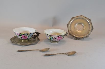 null Pair of metal cups and their saucers

Two metal spoons with bamboo and chinoiserie...