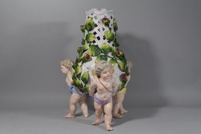 null Large porcelain vase CAPODIMONTE

some chips and missing parts 

H. 45 cm