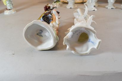 null Ensemble de porcelaine comprenant :

- 6 figurines de musiciens en Meissen

-...