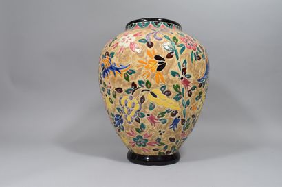 null MARNIER. A

Vase en céramique de Vallauris à décor de feuillages et fleurs

H.:...