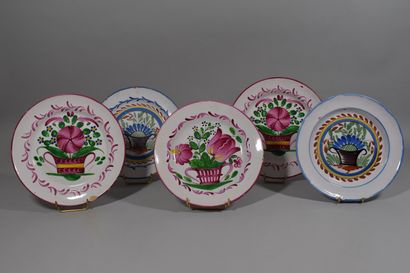 null EASTERN REGION 19th CENTURY

Five plates with flowery basket decoration. 

One...