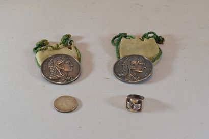 null Lot of 2 medals Chambre des députés

A silver tank ring (stones missing) and...
