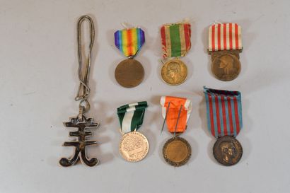 null Set of 6 military medals and 1 pendant
