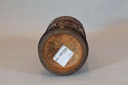 null ASIE

Boite à thé en bois sculpté

Accidents 



H.14,5 cm; D. 9 cm