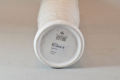 null SIA

Vase en céramique blanc à motif 

H.: 41 cm - D. au col: 12 cm