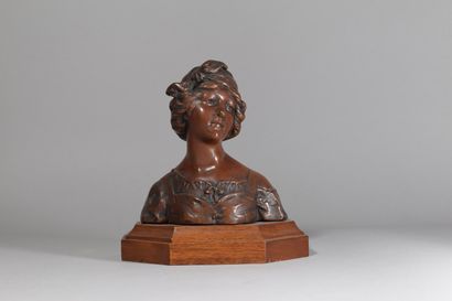 null D'après VAN VAERENBERGH Gustave (1873-1927)

Buste de femme 

Epreuve en bronze...