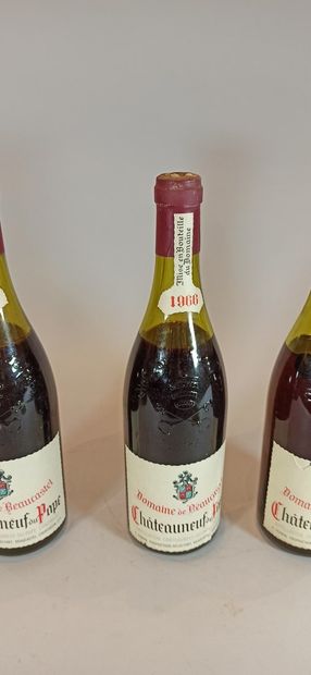 null 3 bouteilles de CHATEAUNEUF DU PAPE domaine de Beaucastel 1966

(Vidangées)