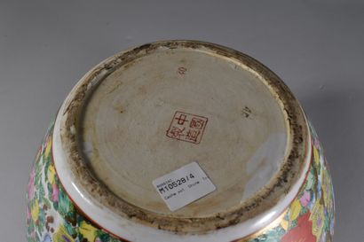 null CHINA, Modern work

Fish bowl, interior decoration of fish. 

H: 21 cm - D:...