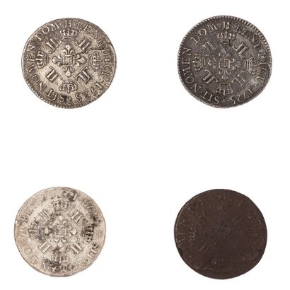 null Louis XV (1715-1774)

Lot of 4 shields with 8L 1725 H (3 ex.) and 1725 T. 

Dup....