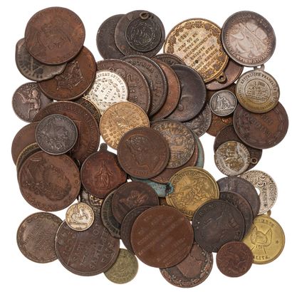 null Lot de monnaies et médaillettes principalement en bronze du XVIIIe au XXe siècle....