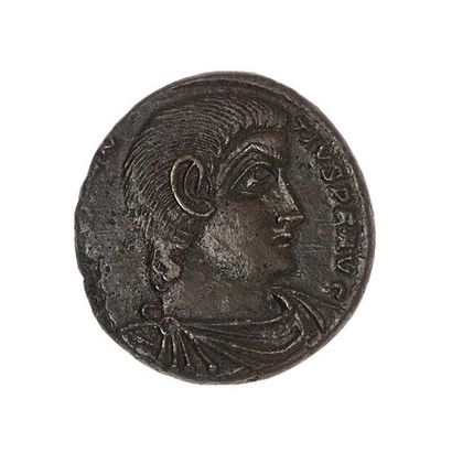 null ROME - Magnence

Double Maiorina of bronze struck in 353 in Amiens. 

Bastian...