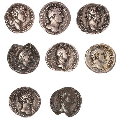 null Lot de 8 deniers d'argent : Hadrien, Trajan, Marc Aurèle, Vespasien et Domitien.

2...