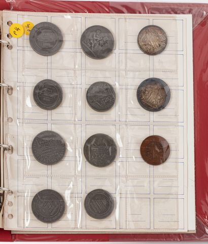 null Lot d'environ 210 monnaies essentiellement Françaises en argent et en bronze...
