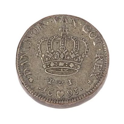 null DANEMARK - CHRISTIAN V 

1 couronne argent 1693. 

KM428.1

Très beau. 

Poids...