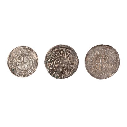 null Charles the Bald (840-877)

Lot of three denarii of Quentovic. 

D.812. 

VG...