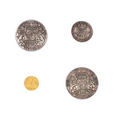 null Lot de 4 monnaies des Pays-Bas

- Ducat d'or au chevalier 1828 TB 

- Gueldre...