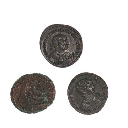 null Lot de 3 folles de bronze. 

Dioclétien (RIC 56 A), Galerie Valeria (C. 7) et...