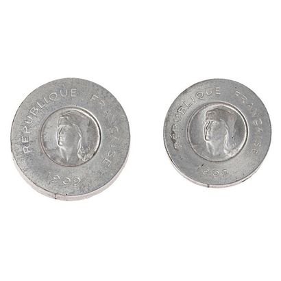 null III REPUBLIC 

Lot of 2 tests 10 and 5 cents 1909 aluminium engraved by Rude.

Taillard...