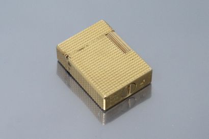S.T. DUPONT 
Gold plated lighter, model BSP...