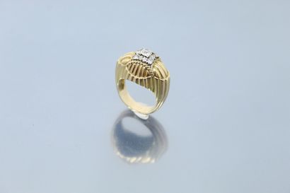  18K (750) yellow gold and platinum ring...