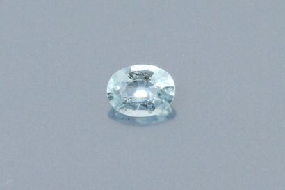 null Oval aquamarine on paper. 

Weight : 1.47 ct.