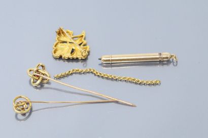  Lot composed of a lead holder, two tie pins, a leaf-shaped brooch (slight fold)...