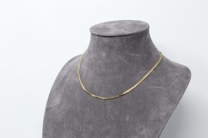 null Braided chain in 18k (750) yellow gold.

Necklace : 42 cm. - Weight : 4.94 ...