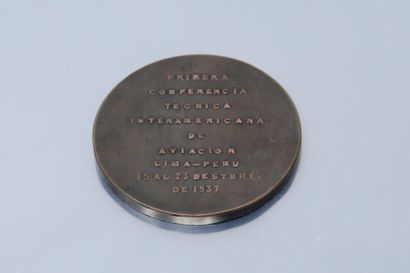 null BIELOVUCIC Jean (1889-1949)

Commemorative medal in copper:

Obverse: arriba...