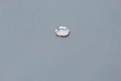 Oval Morganite on paper. 
Weight : 1.59 ...