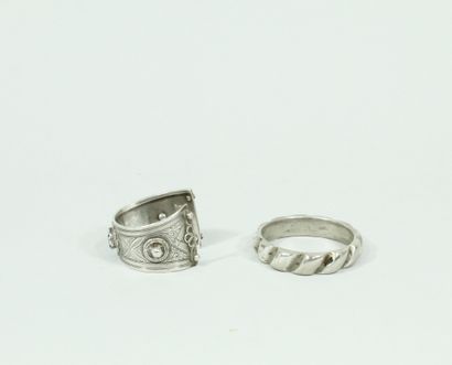 null Lot of two bracelets, one silver and decorated with geometric patterns and red...