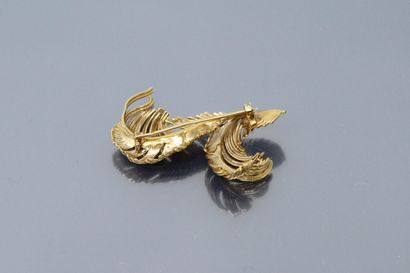  18K (750) yellow gold "feathers" brooch. 
Circa 1960. 
Melik Watch hallmark. 
Eagle...