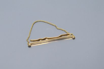 null Tie clip in 18k (750) yellow gold.

Weight : 5.28 g.