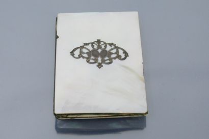 null Mother-of-pearl ball book, the first plate decorated with scrolls. The notebook...